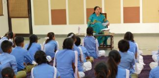 Vasundhara Raje teaches government school student