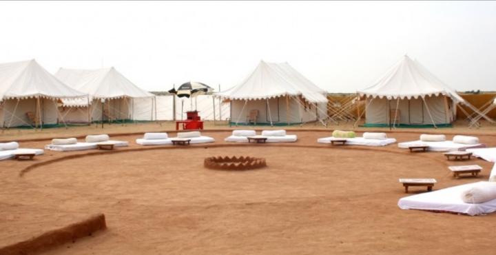 Enjoy desert safaris, star gazing, local folk performances and mouth-watering Rajasthani cuisine at Jaisalmer.