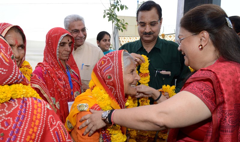 When CM Vasundhara Raje bid farewell to the seniors adorned with floral garlands, their faces lit up with smiles and satisfaction. 