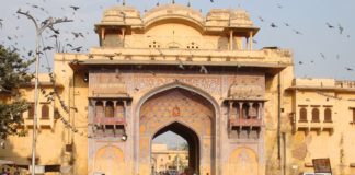 Enchanting Pink City Lures US Cyclist on All India Tour
