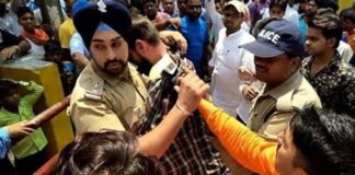 Sikh Cop saves boy from mob lynching