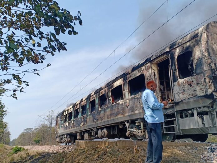 Delhi-Dehradun Express fire, compartment on fire