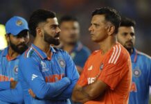 Rahul Dravid & Virat Kohli during the after-match repesentation