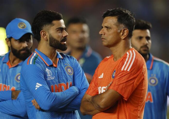 Rahul Dravid & Virat Kohli during the after-match repesentation